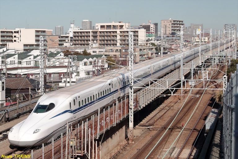 【近畿日本鉄道】新型名阪特急80000系「ひのとり」が運転を開始 一番列車で出発式を開催 鉄道ニュース News