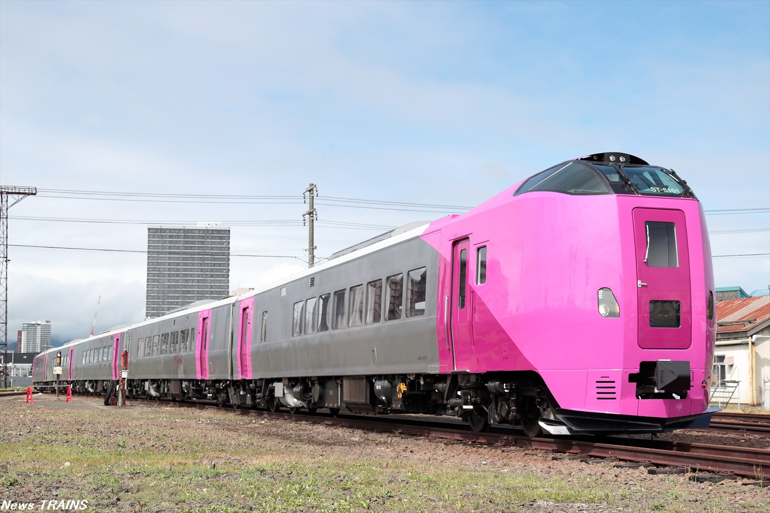 【北海道旅客鉄道】北海道鉄道140年を記念した記念列車をキハ261系5000番台「はまなす」編成で運転